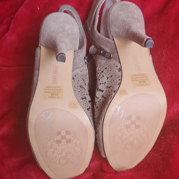 Vince Camuto Yamina Heels 8 - Picture 3 of 5